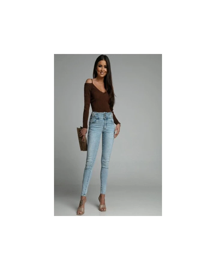 Bluzka prążkowana z odkrytymi ramionami - kobieca i stylowa