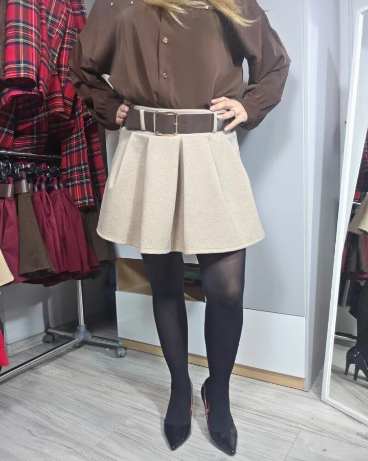 Rozkloszowane spódniczko-spodenki z paskiem | IdeaFashion