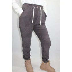 Spodnie dresowe bawełniane z naszywką