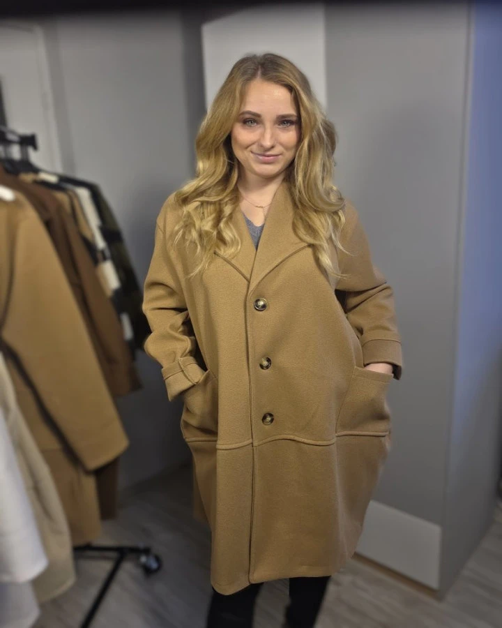 Lekki płaszcz damski oversize z kieszeniami – modny płaszcz na jesień | IdeaFashion