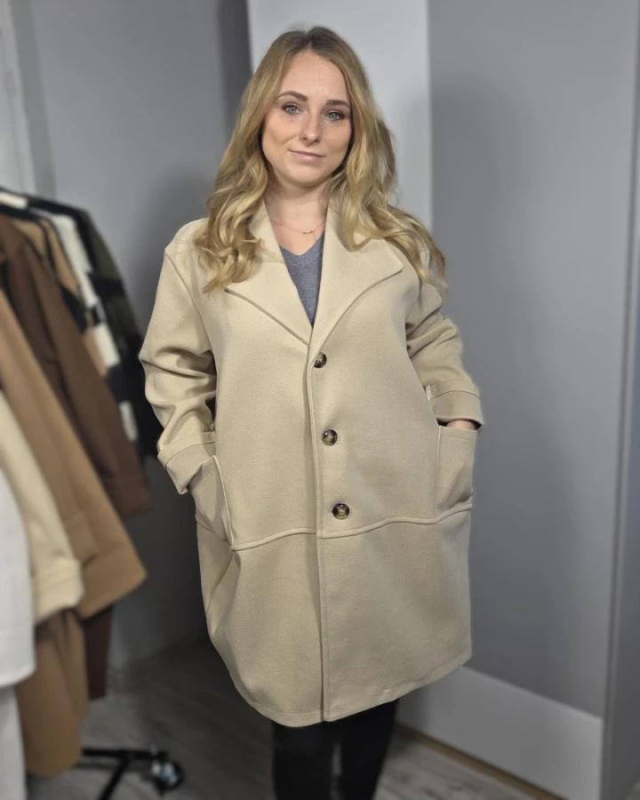 Lekki płaszcz damski oversize z kieszeniami – modny płaszcz na jesień | IdeaFashion