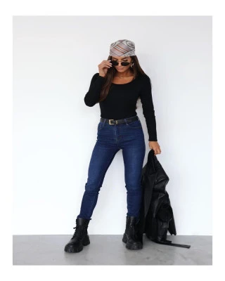 Dopasowane body z długim rękawem – klasyczny basic do każdej stylizacji