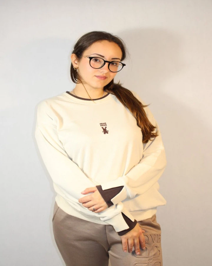 Bluza damska ze wstawkami - modna i wygodna