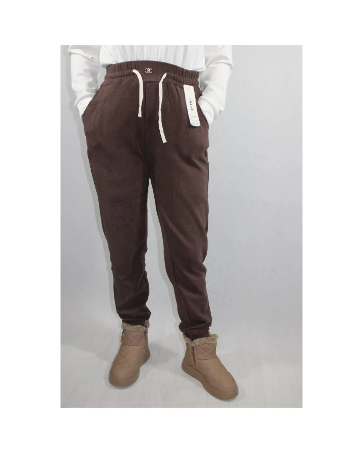 Spodnie dresowe bawełniane z naszywką – wygoda i styl na co dzień