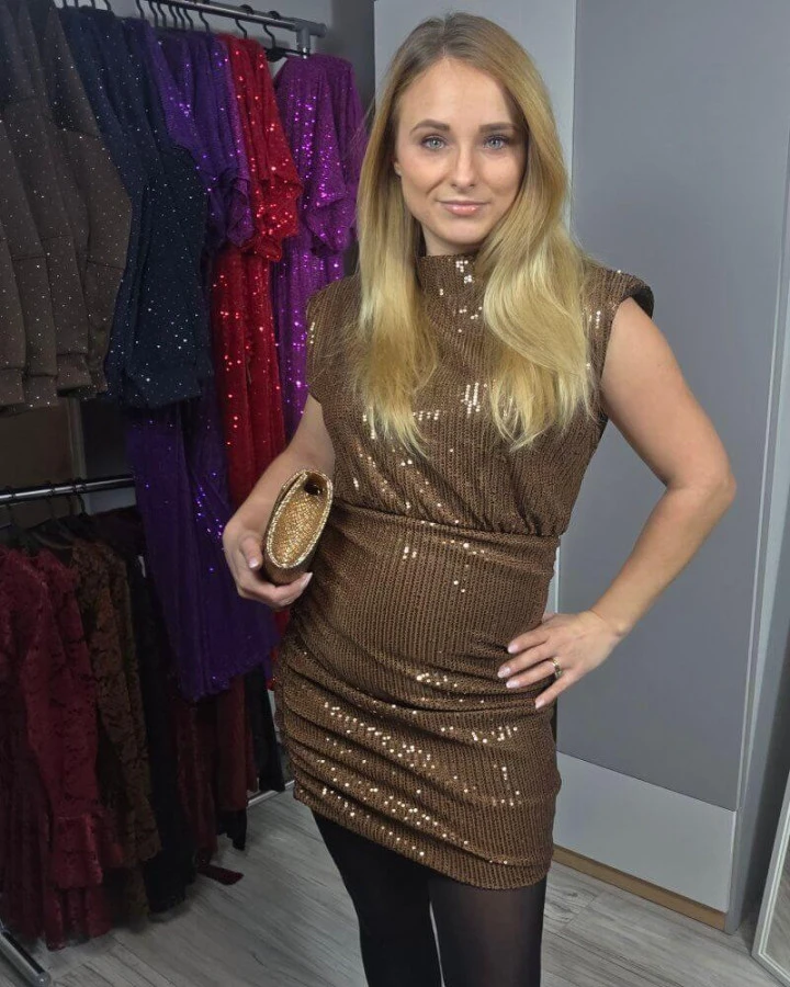 Cekinowa sukienka mini – elegancka sukienka na imprezę i wieczór