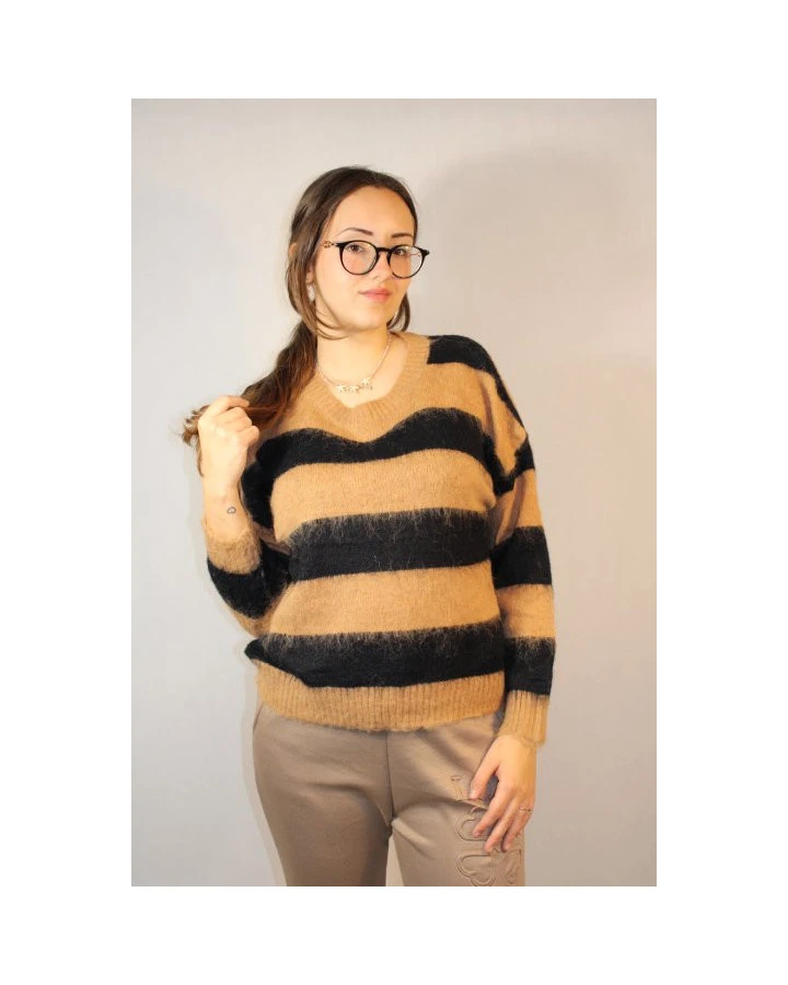 Stylowy damski sweter w paski