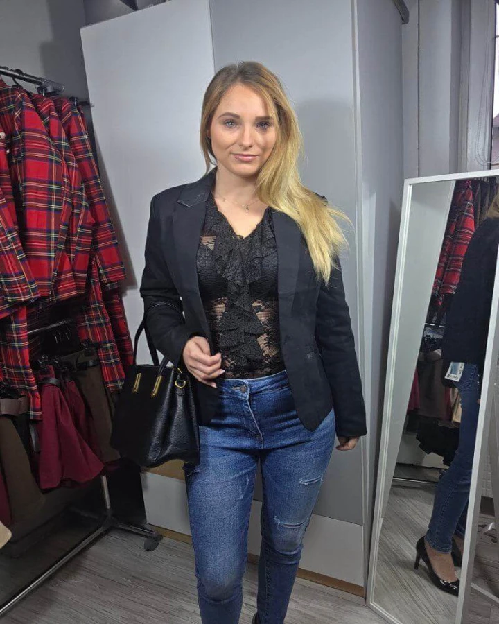 Koronkowe body z falbanką - eleganckie i zmysłowe