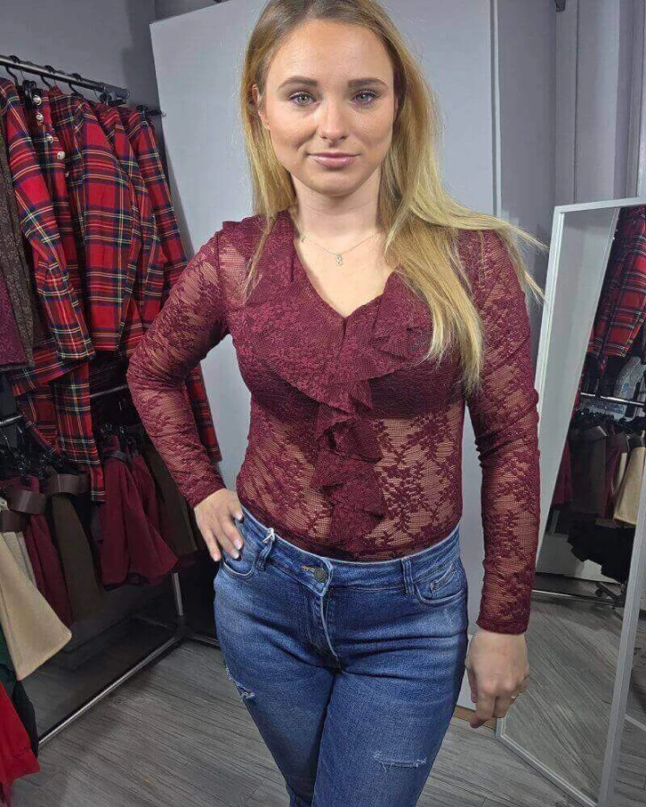 Koronkowe body z falbanką - eleganckie i zmysłowe