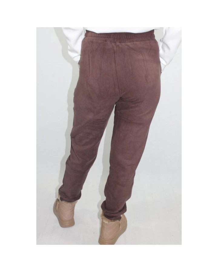 Spodnie dresowe bawełniane z naszywką – wygoda i styl na co dzień