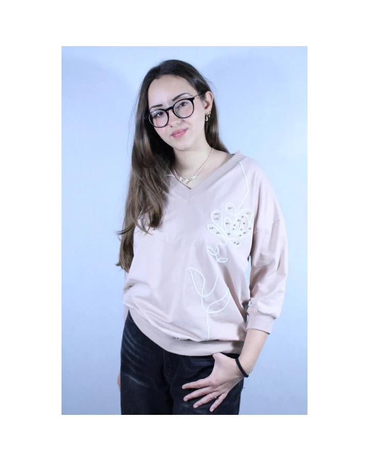 Bluzka damska z haftem | Styl i komfort na co dzień
