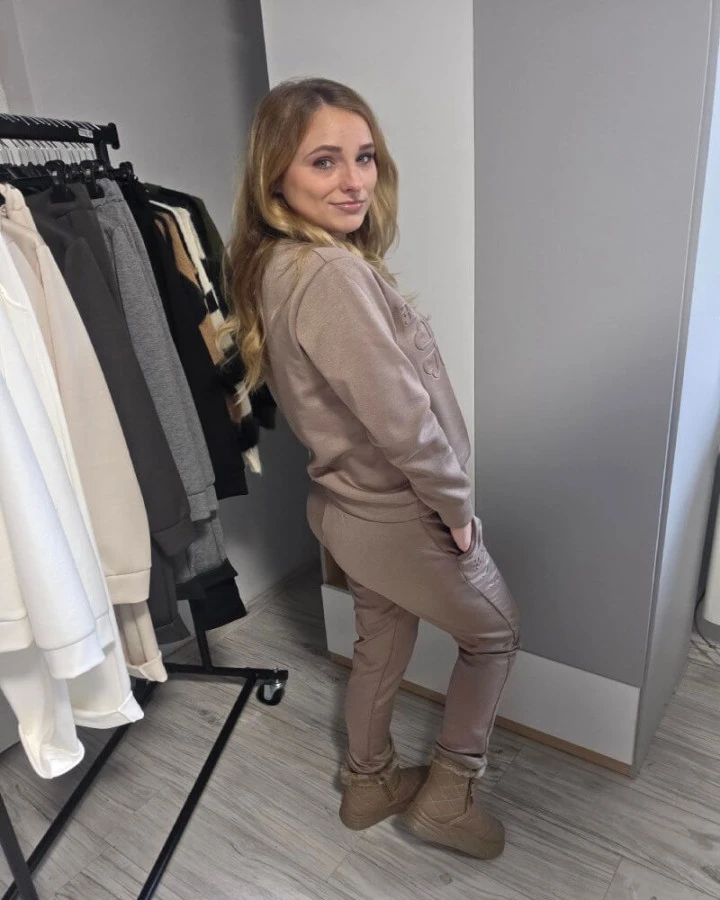 Dres damski LOVE  – komplet z wiskozy, bluza i spodnie