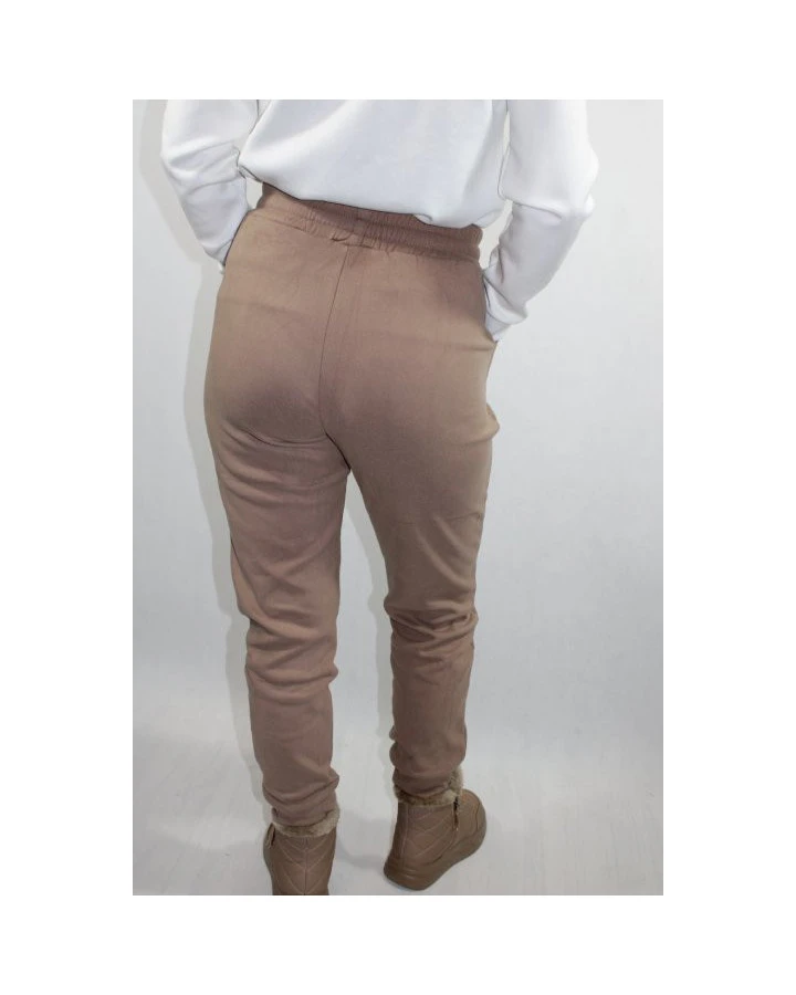 Spodnie dresowe bawełniane z naszywką – wygoda i styl na co dzień