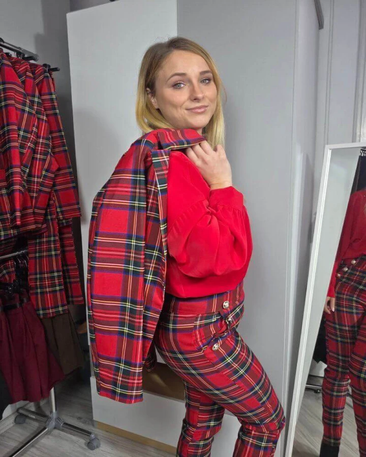 Komplet w czerwoną szkocką kratę – zestaw marynarka + spodnie