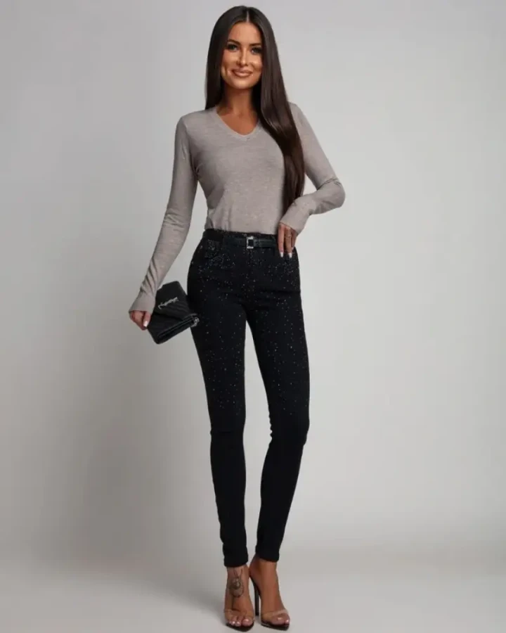 Dopasowana bluzka z długim rękawem - klasyczny basic na każdą okazję