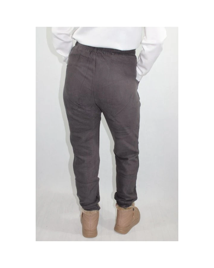 Spodnie dresowe bawełniane z naszywką – wygoda i styl na co dzień