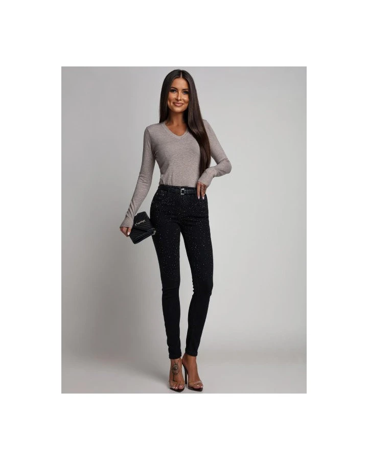 Dopasowana bluzka z długim rękawem - klasyczny basic na każdą okazję