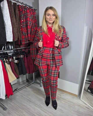 Komplet w czerwoną szkocką kratę – zestaw marynarka + spodnie