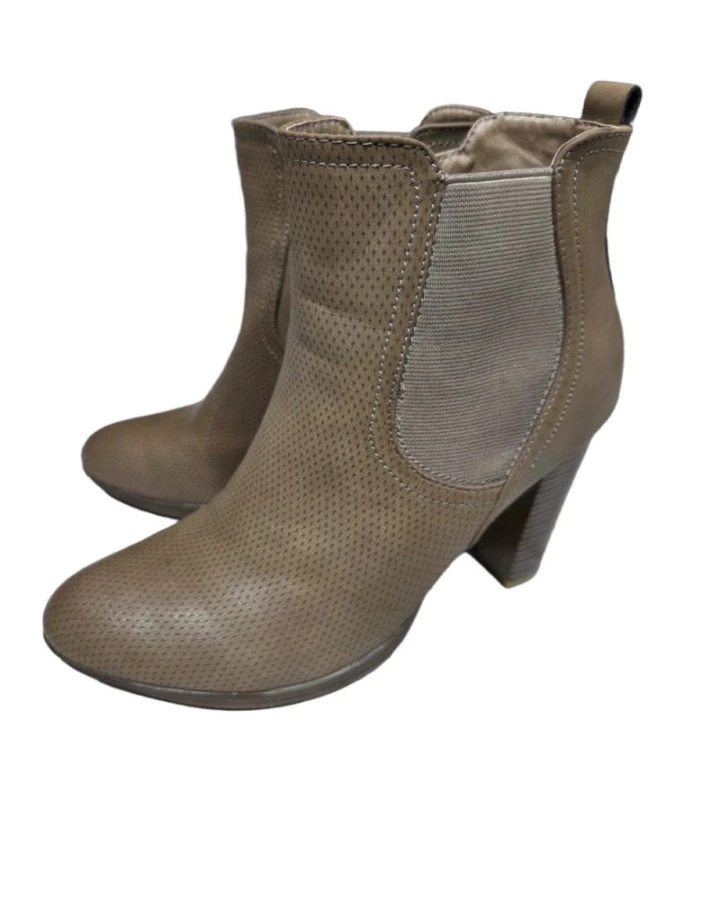 Beżowe botki damskie na obcasie - Eleganckie i stylowe