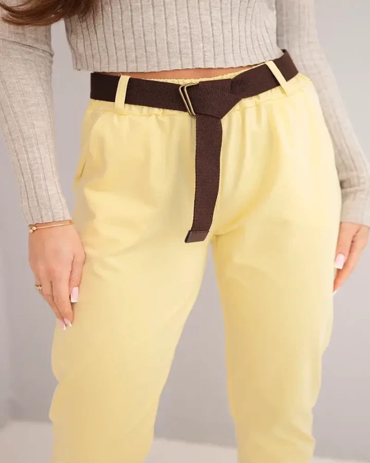 Spodnie damskie bawełniane z paskiem i podwijaną nogawką żółte