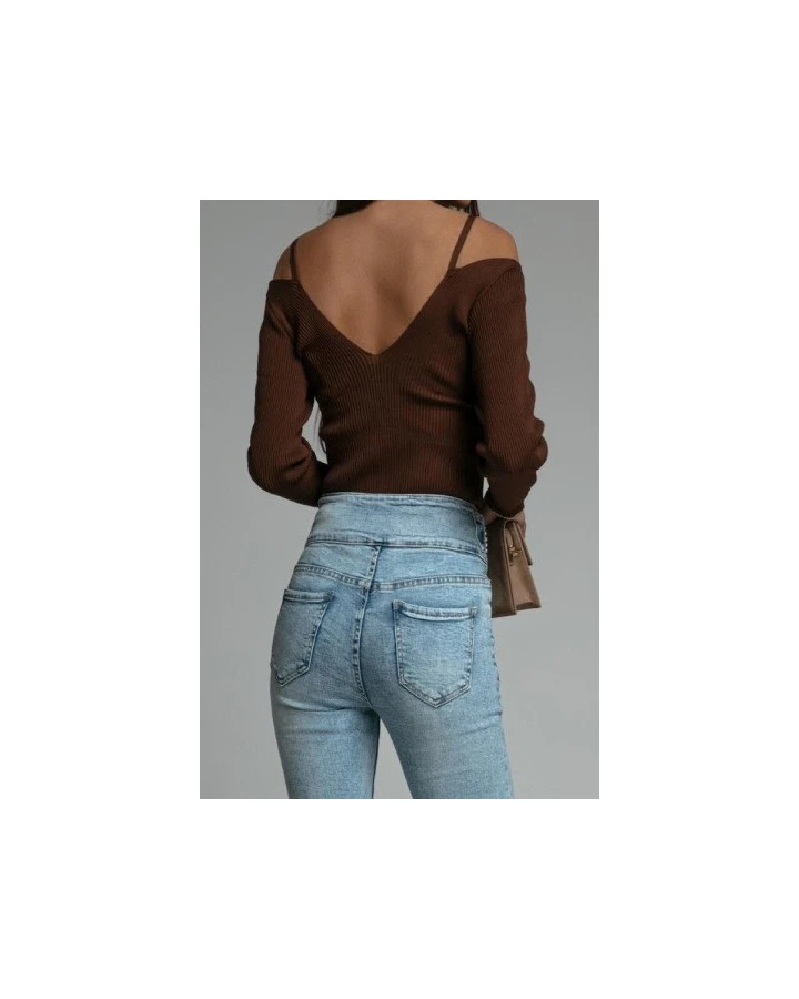 Bluzka prążkowana z odkrytymi ramionami - kobieca i stylowa