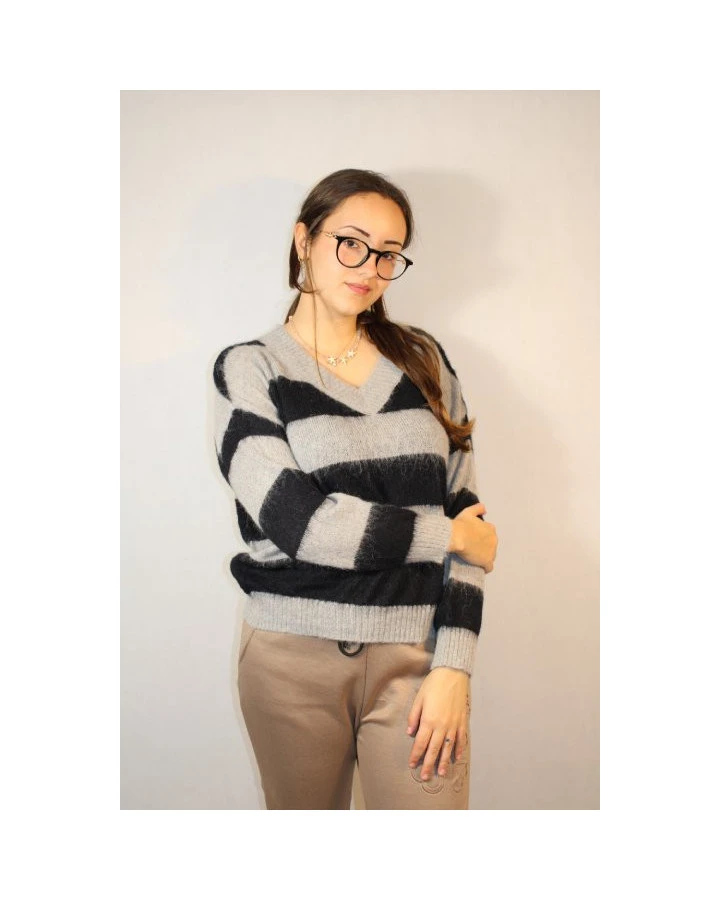 Stylowy damski sweter w paski