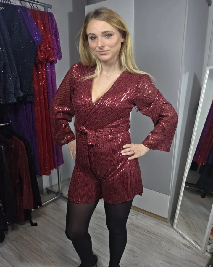 Kombinezon cekinowy z paskiem - elegancki, błyszczący, wieczorowy