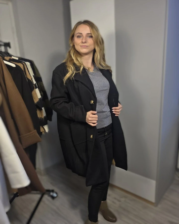 Lekki płaszcz damski oversize z kieszeniami – modny płaszcz na jesień | IdeaFashion