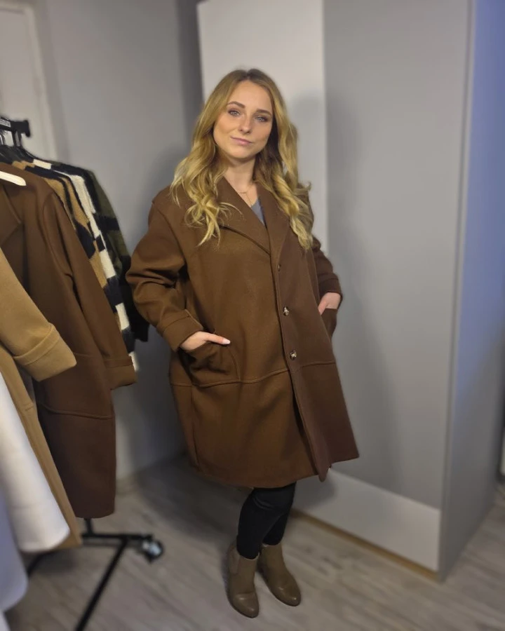 Lekki płaszcz damski oversize z kieszeniami – modny płaszcz na jesień | IdeaFashion