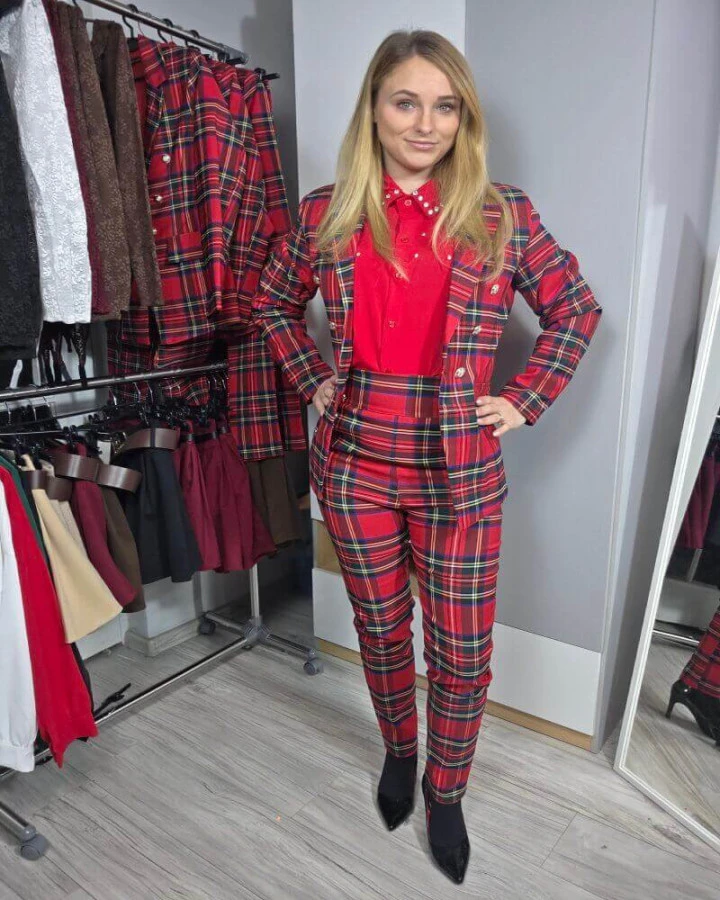 Komplet w czerwoną szkocką kratę – zestaw marynarka + spodnie