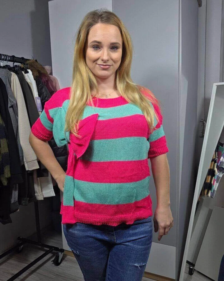 Sweter w paski z dużą kokardą – stylowy i wygodny | Nowa kolekcja 2025