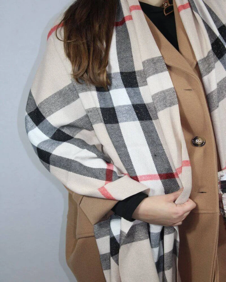 Stylowy szalik w kratkę | Modny dodatek na chłodne dni