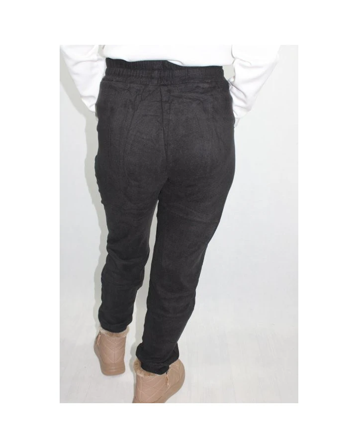 Spodnie dresowe bawełniane z naszywką – wygoda i styl na co dzień