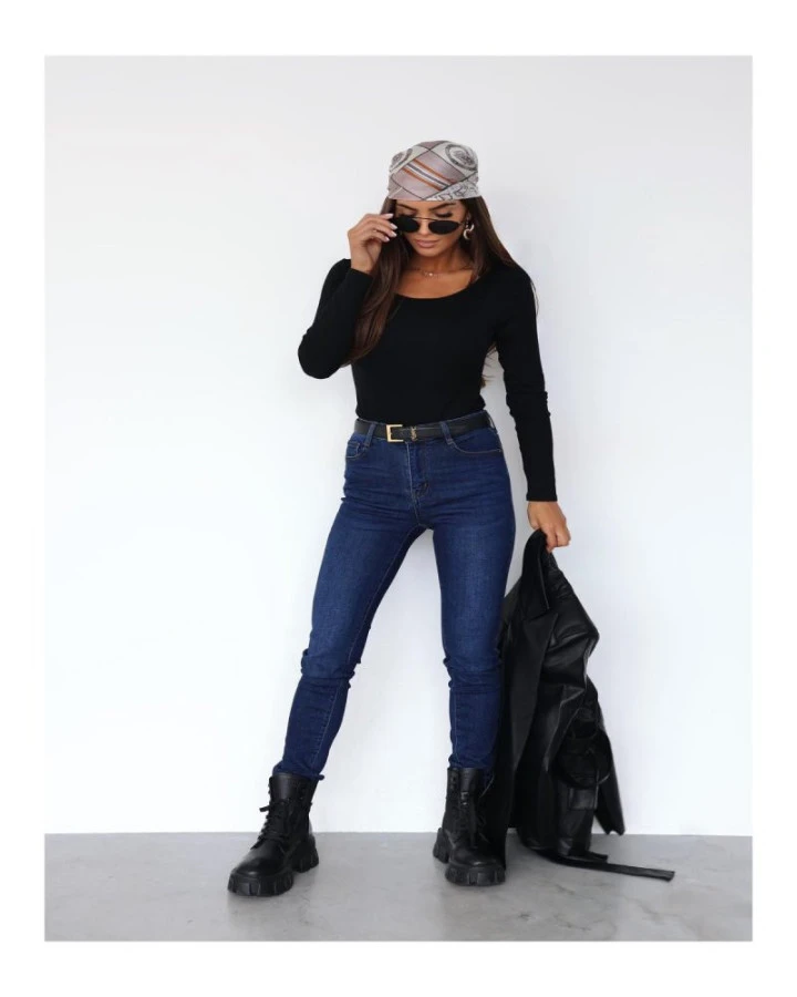 Dopasowane body z długim rękawem – klasyczny basic do każdej stylizacji