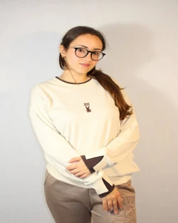 Lekka bluza damska z brązowymi wstawkami - stylowy casualowy look