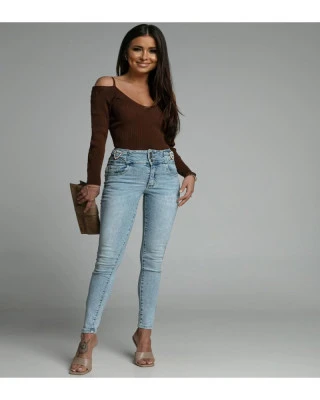 Bluzka prążkowana z odkrytymi ramionami - kobieca i stylowa