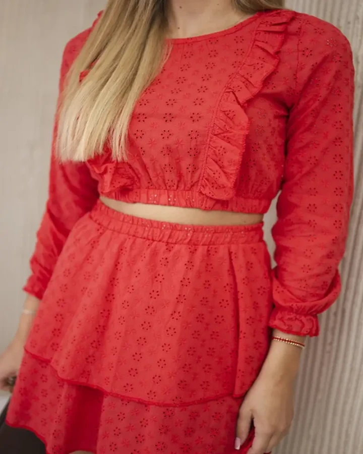 Czerwona sukienka boho z haftem i falbanką