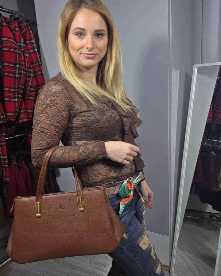 Koronkowe body z falbanką - eleganckie i zmysłowe