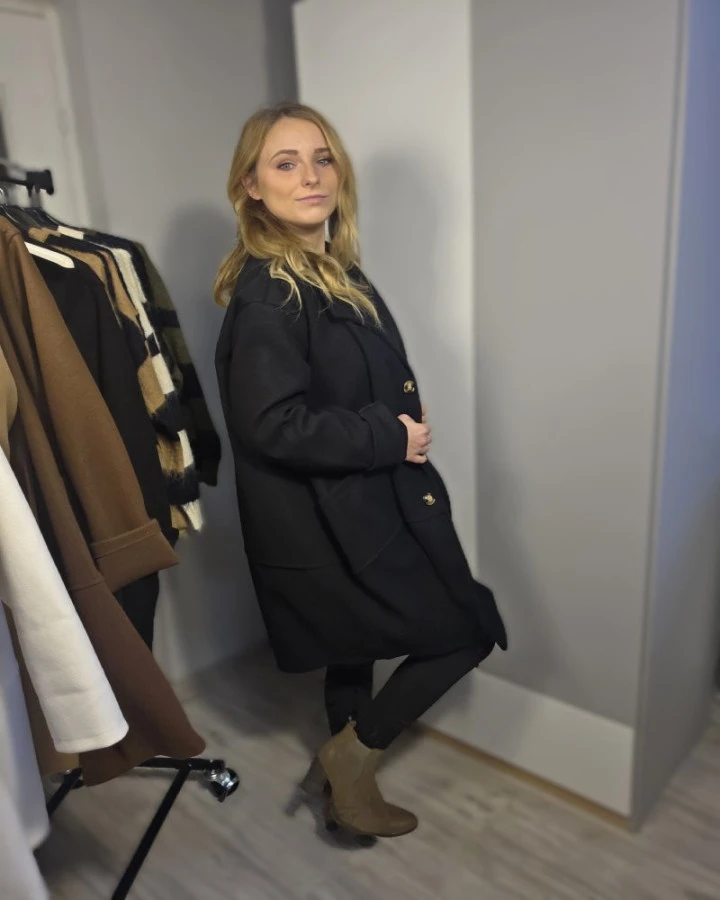 Lekki płaszcz damski oversize z kieszeniami – modny płaszcz na jesień | IdeaFashion