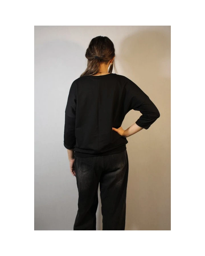 Czarna bawełniana bluzka damska z motylami i perełkami – modna i wygodna