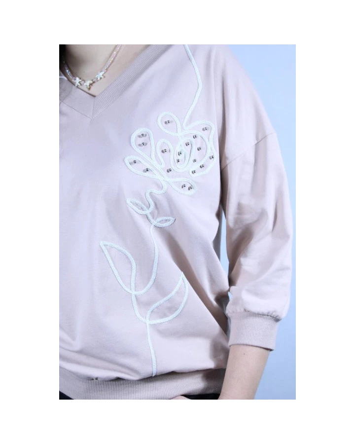 Bluzka damska z haftem | Styl i komfort na co dzień