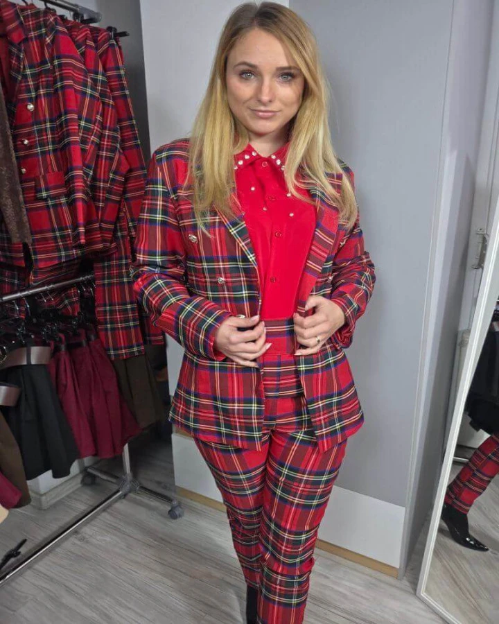 Komplet w czerwoną szkocką kratę – zestaw marynarka + spodnie