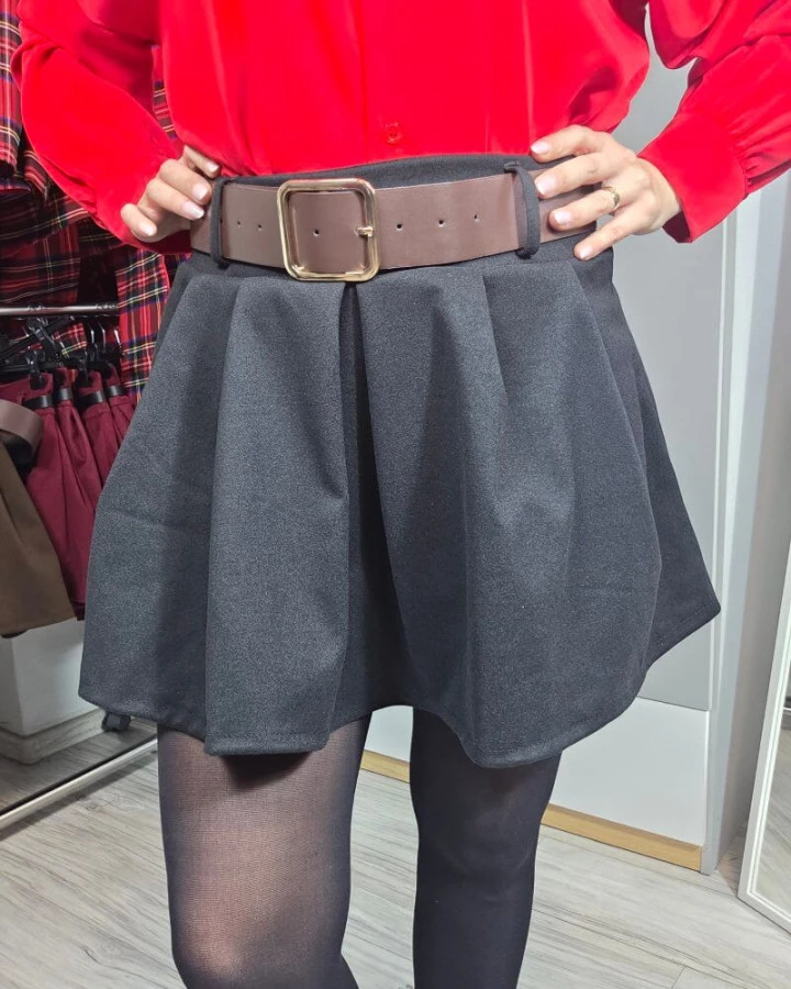 Rozkloszowane spódniczko-spodenki z paskiem | IdeaFashion