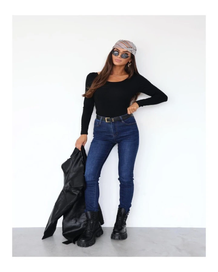 Dopasowane body z długim rękawem – klasyczny basic do każdej stylizacji