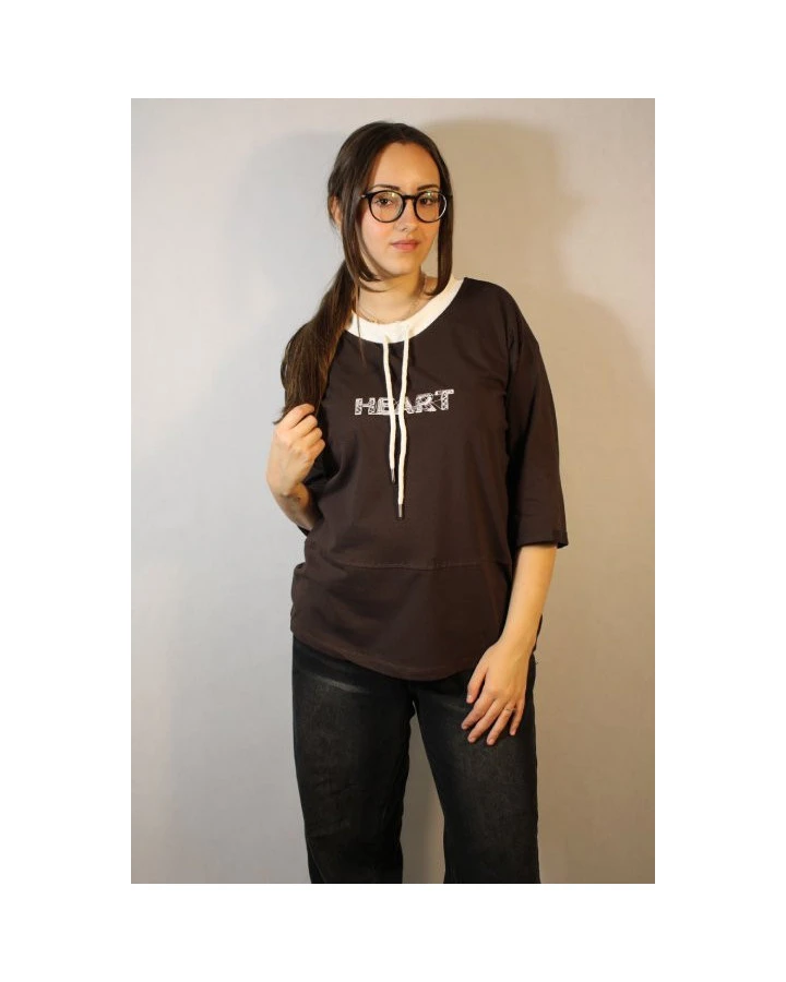 Bluzka damska z napisem HEART - luźny krój, styl i casual | Idea Fashion
