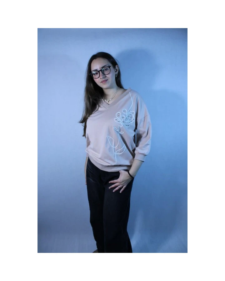 Bluzka damska z haftem | Styl i komfort na co dzień