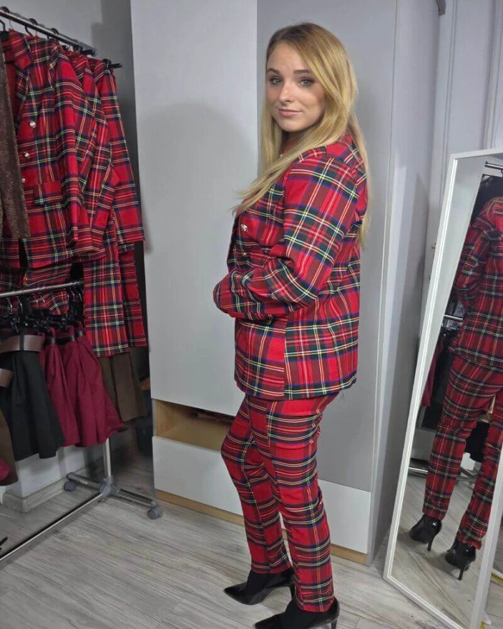Komplet w czerwoną szkocką kratę – zestaw marynarka + spodnie