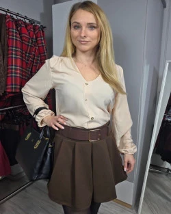 Koszula damska z subtelnymi guzikami