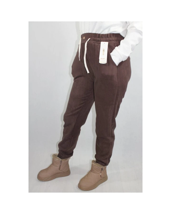 Spodnie dresowe bawełniane z naszywką – wygoda i styl na co dzień